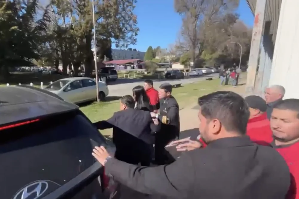 Tres detenidos por agresión de ministra Lincolao