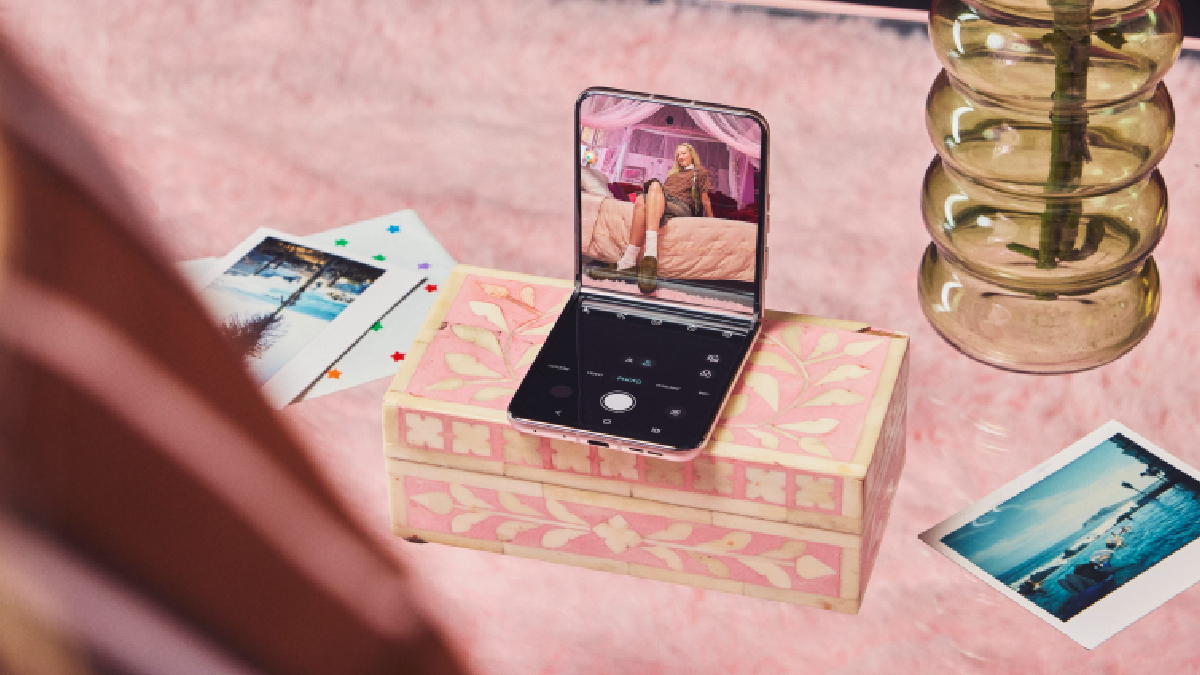 El renovado portafolio premium de Motorola, disponible en Chile: nueva familia motorola razr, signature con Cristales Swarovski y moto things