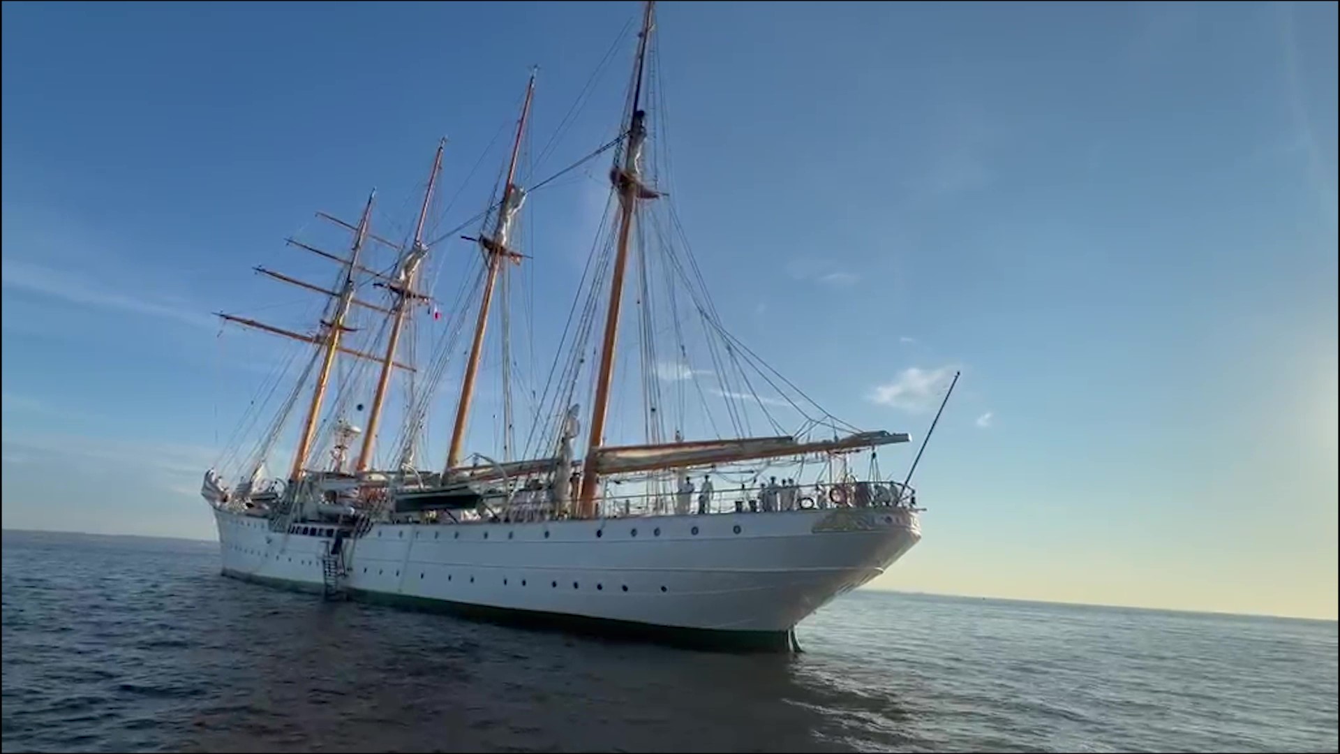 Canciller participa abordo de la Esmeralda en conmemoración de los 250 años de indepéndencia de EEUU