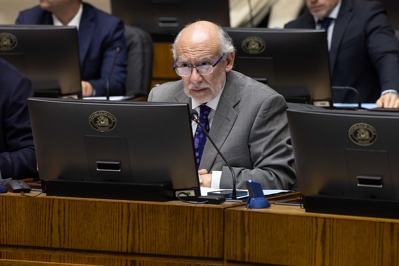 Senador Flores reafirma que embajador Judd presiona a ministro Barros tras revelar documento