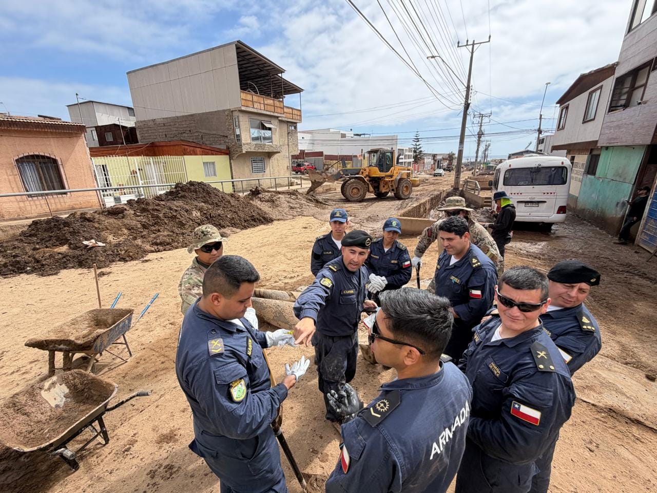 Armada sigue desplegada en Tarapacá y Antofagasta tras desastre por intensas precipitaciones