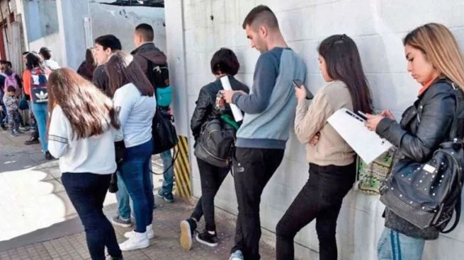 Tasa de desempleo en Chile aumenta y se ubica en 9,5% en trimestre mayo-julio