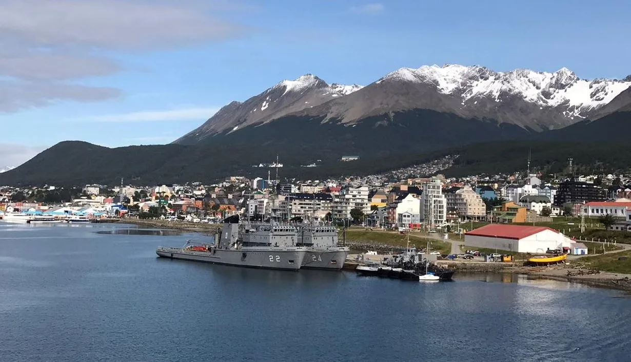 Gobierno de Milei vende terrenos del Ejército y Armada en Neuquén y Ushuaia