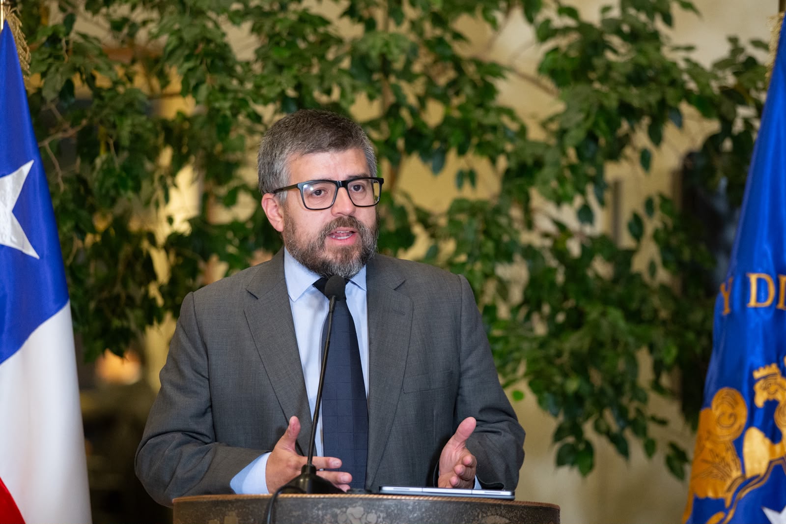 Diputado Araya pide  al jefe del segundo piso de La Moneda aclare vínculos con exasesor de Milei detenido en Bolivia