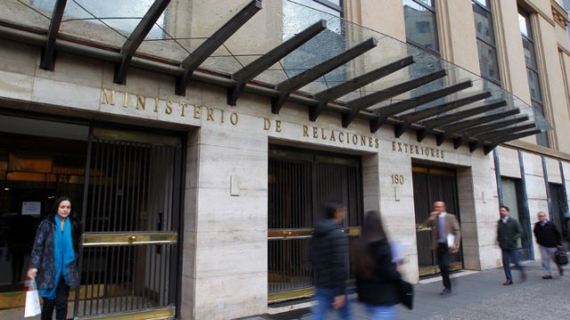 Gobierno cierra embajada en Irán por “reordenamiento operativo” y seguridad