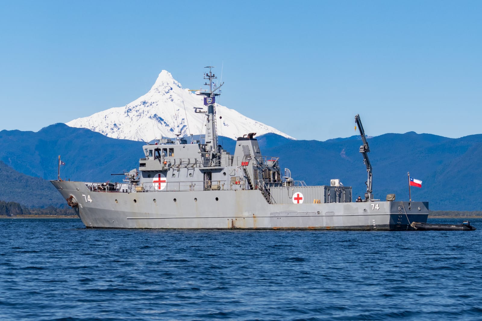 Armada y médicos de la Reserva Naval realizan operativo de salud en Chaitén