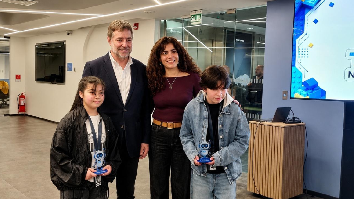 Estudiantes de Concepción y La Araucanía son seleccionados por la Fundación NTT DATA para representar a Chile en las Olimpiadas de Tecnología 2026