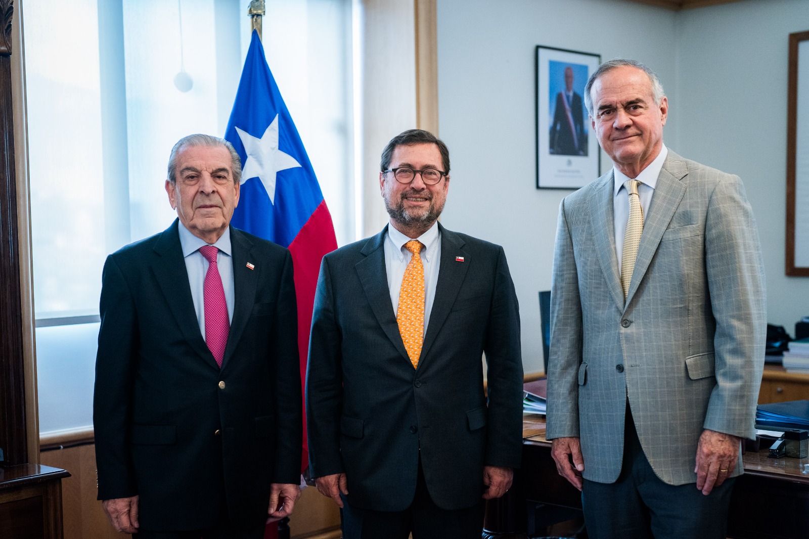 Canciller se reúne con expresidente Frei para abordar temas de política exterior con visión de Estado