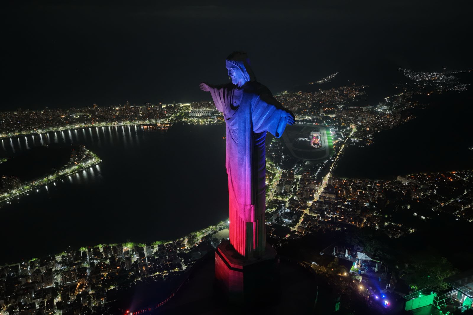 Cristo Redentor celebra las Fiestas Patrias y se ilumina con los colores de Chile
