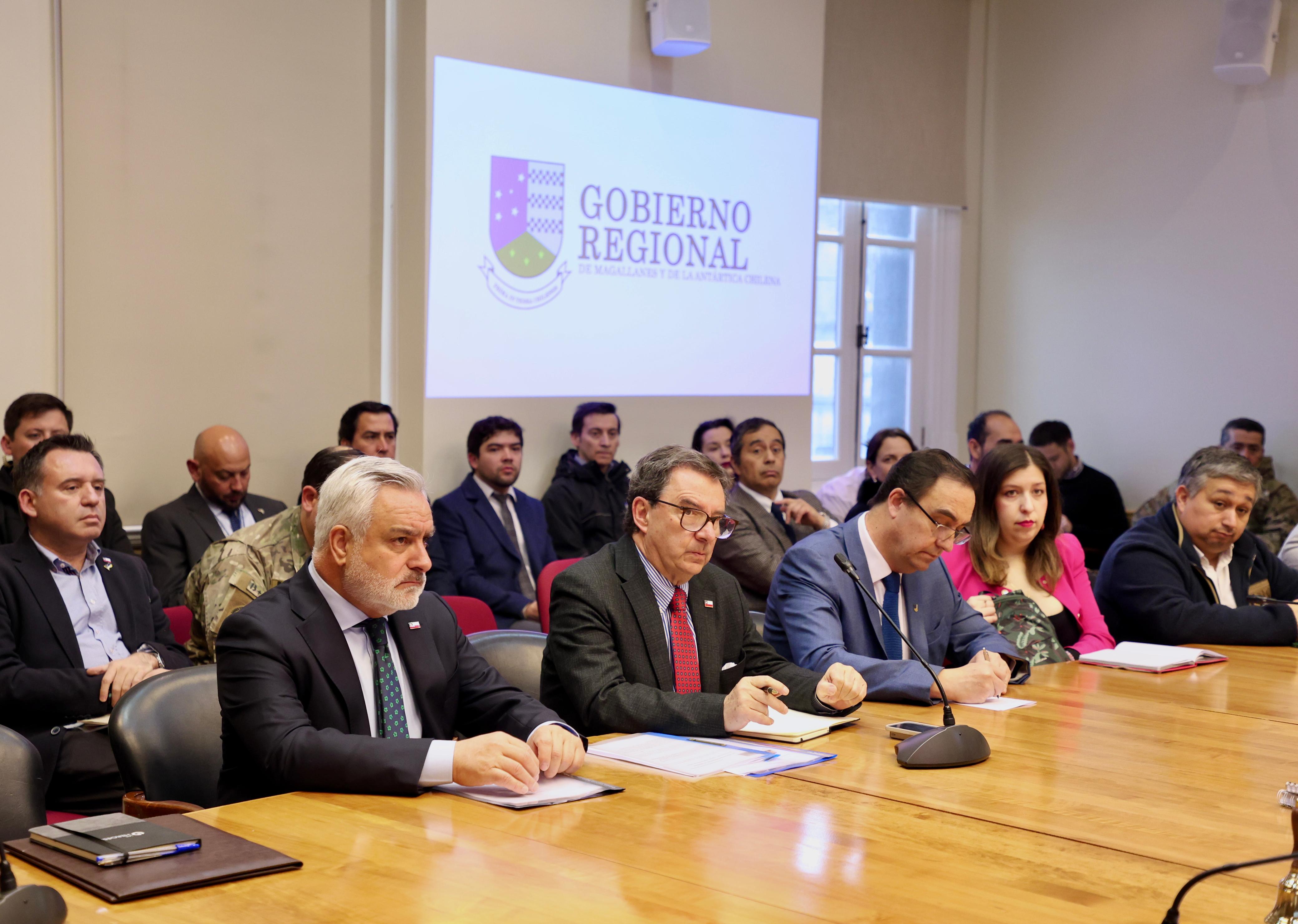 Barros resalta que la soberanía, conectividad e integración territorial de Magallanes es parte esencial de la defensa
