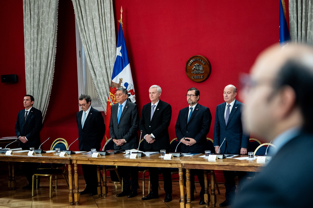 Pdte Kast inicia su octavo consejo de gabinete con un minuto de silencio en honor a carabinero asesinado en Lo Espejo
