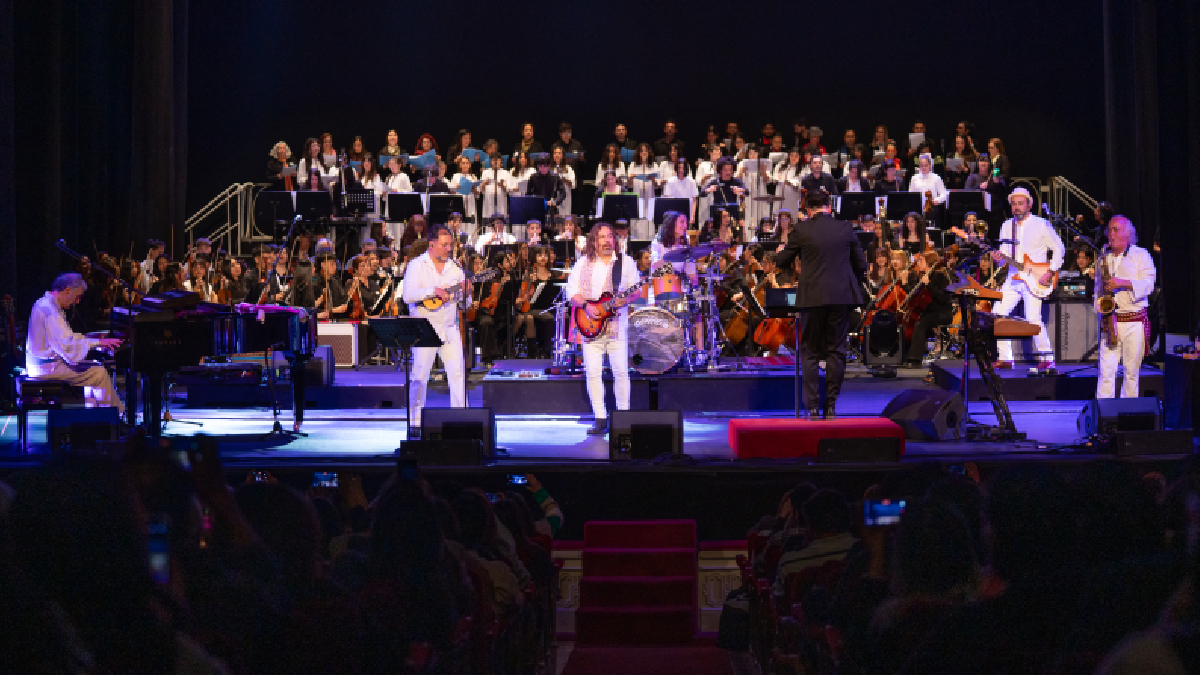 Orquesta y Coro SIP hicieron vibrar el Teatro Municipal de Santiago junto a Los Jaivas