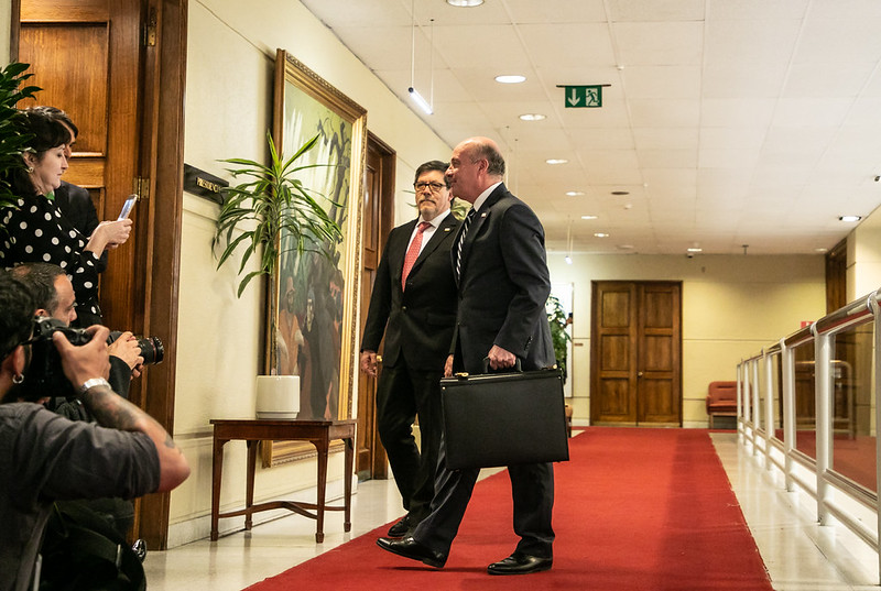 Quiroz defiende ajustes en Presupuesto y reconoce que reducción en horas docentes generaría despidos