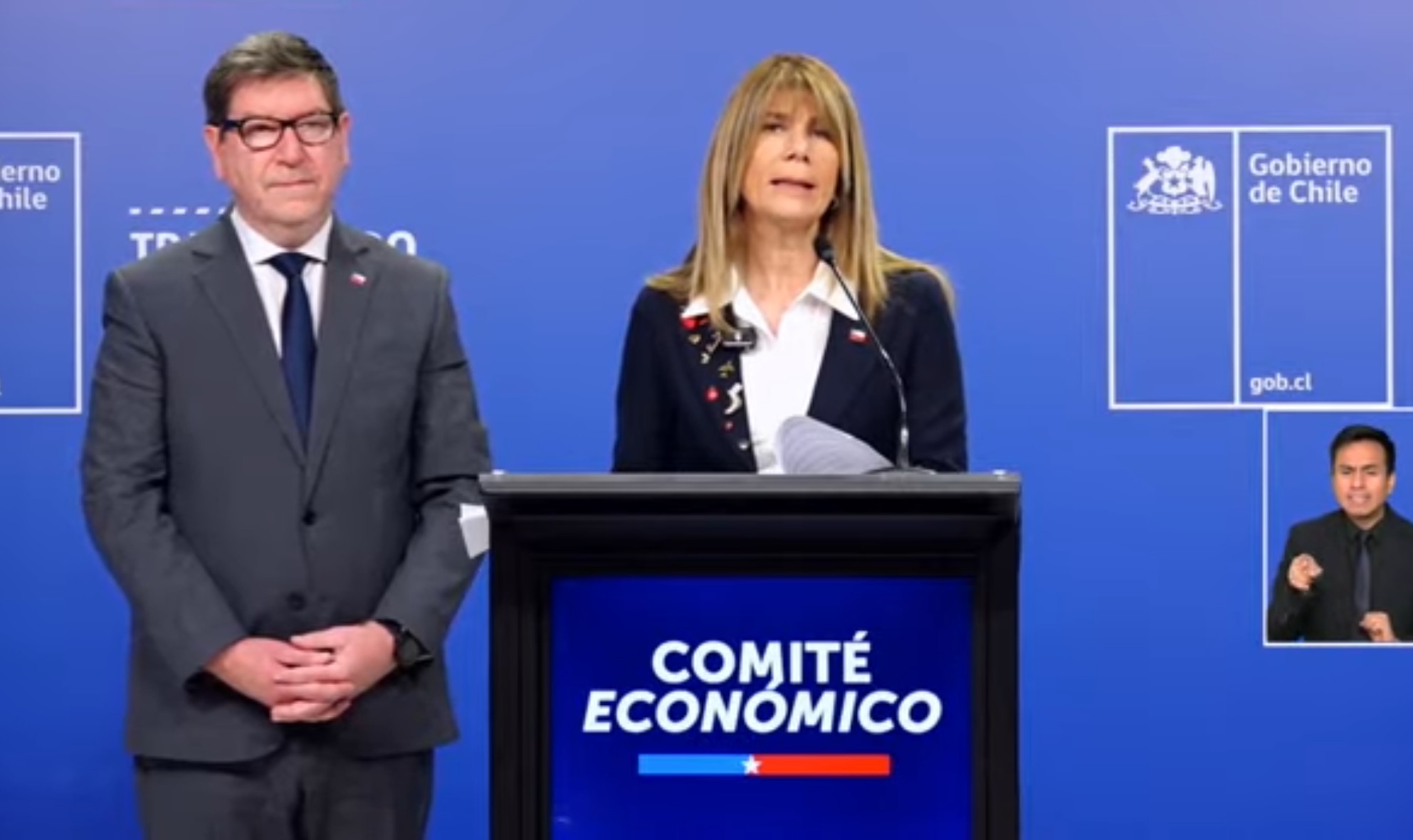 Gobierno anuncia rebaja de tarifa de la luz a partir de enero próximo