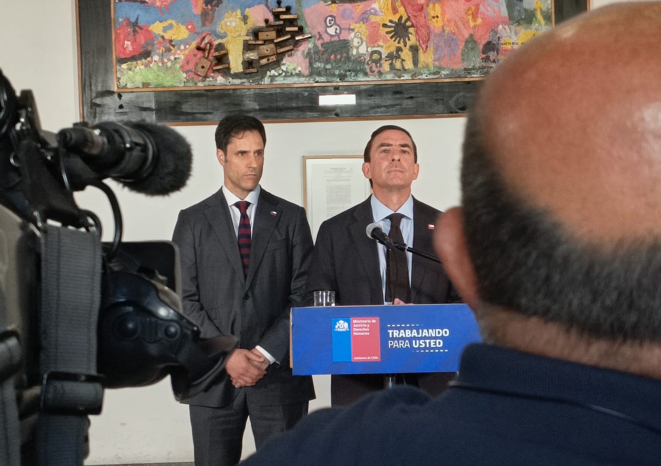 Fiscalía inicia investigación por denuncia contra ministro Rabat y subsecretario Silva