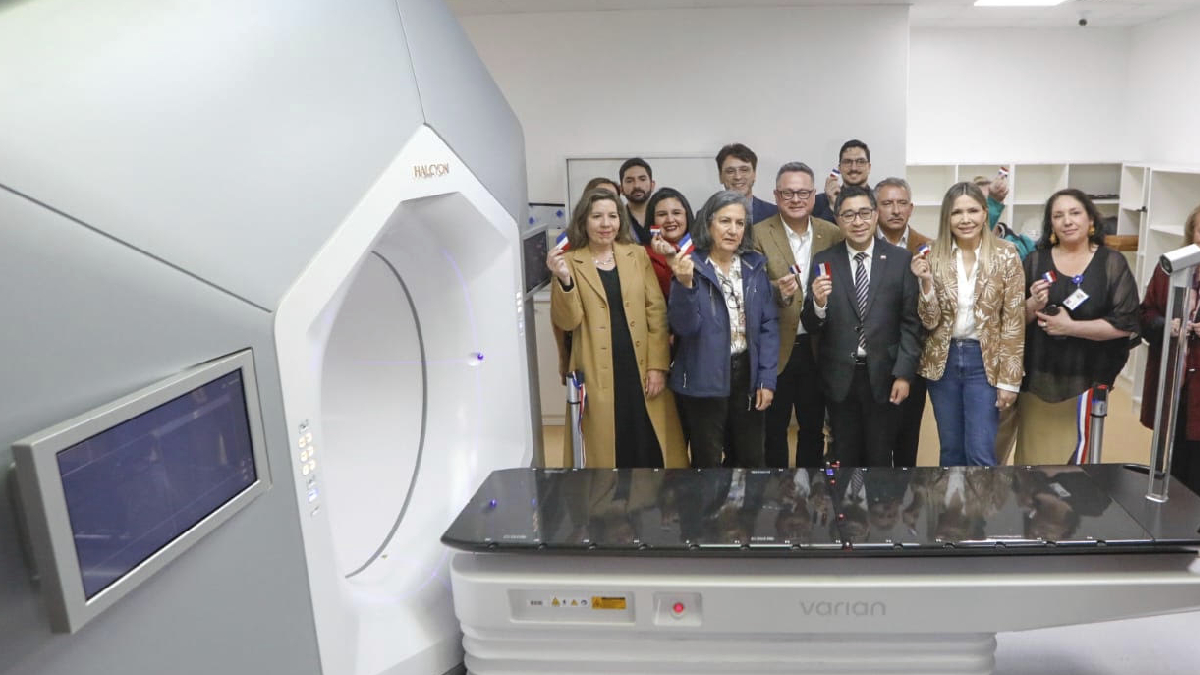 Ministra de Salud inaugura nuevo acelerador lineal para fortalecer tratamientos oncológicos en la Región del Biobío
