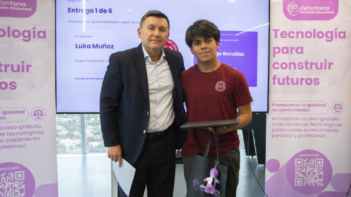 Fundación Defontana da una segunda vida a sus notebooks y los entrega a estudiantes técnico-profesionales