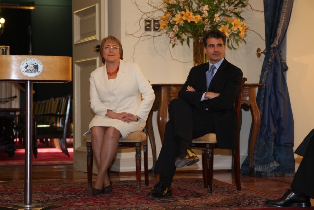 Foto de 2007: Velasco (Ministro) antes de "darse vuelta la chaqueta"