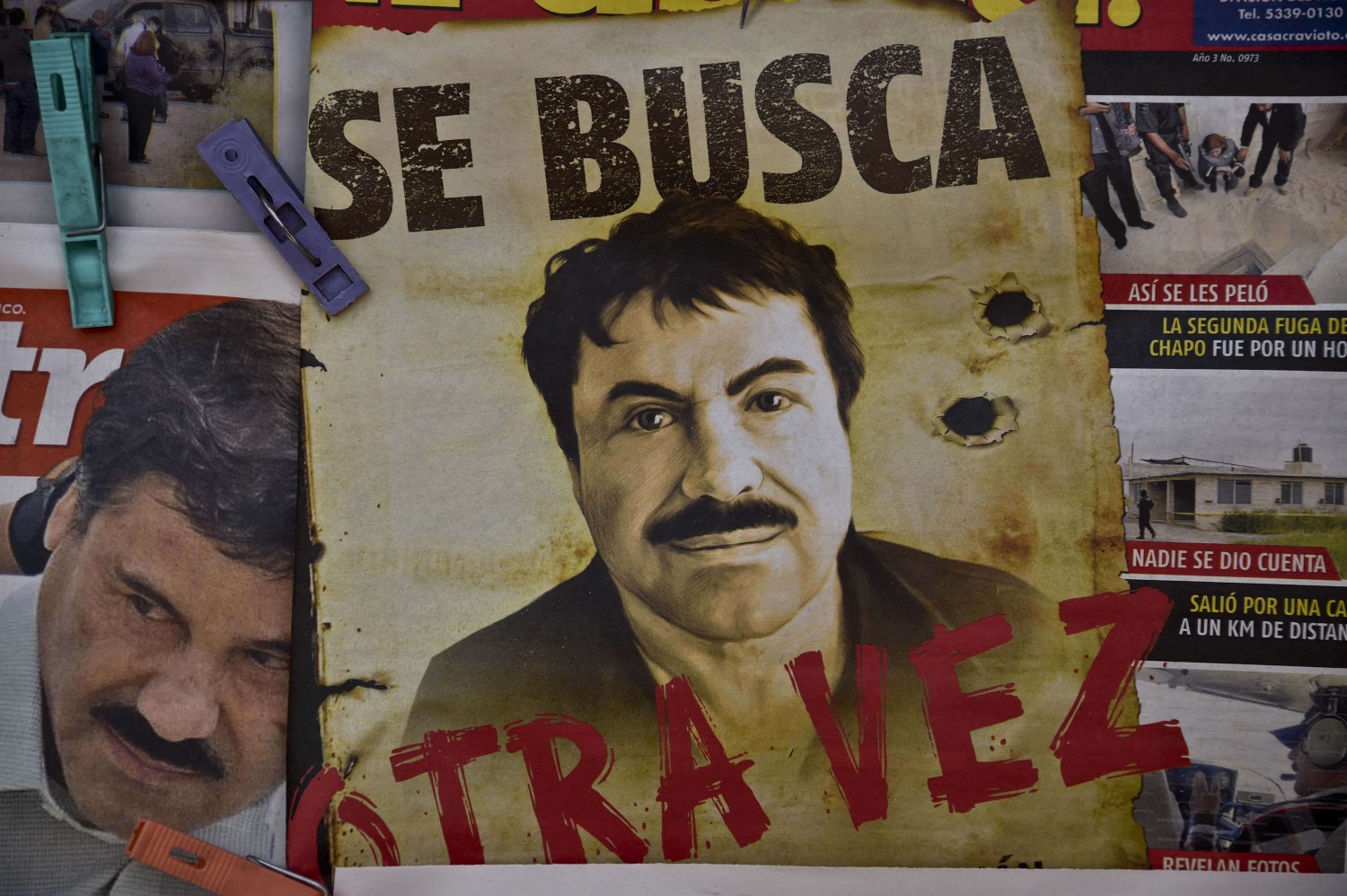 TOPSHOTS A poster with the face of Mexican drug lord Joaquin "El Chapo" Guzman, reading "Wanted, Again", is displayed at a newsstand in one Mexico City's major bus terminals on July 13, 2015, a day after the government informed of the escape of the drug kingpin from a maximum-security prison. Mexican security forces scrambled Monday to save face and recapture "El Chapo" as authorities investigated whether guards helped him escape prison through a tunnel under his cell.   AFP PHOTO / YURI CORTEZ