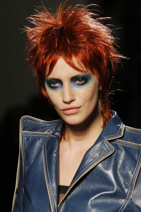 hbz-david-bowie-inspired-runway-gaultier-spring-2011-beauty-ap-images