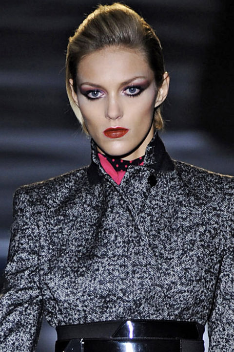 hbz-david-bowie-inspired-runway-gucci-fall-2009-beauty-getty