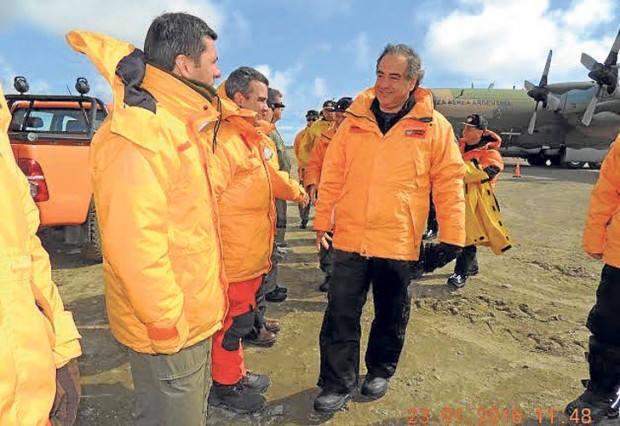 Martínez en su reciente visita a bases argentinas en la Antártica.