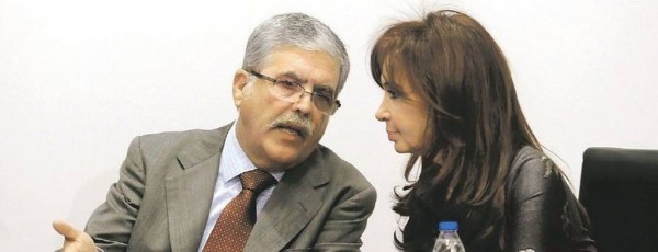 De Vido junto a Cristina.