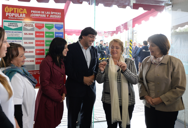 Bachelet inaugura primera “Óptica Popular” en Recoleta