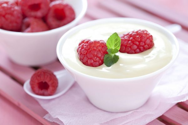 milk-shake-fruit-wallpaper-hd-raspberries-cups-yogurt-leaves-spoon
