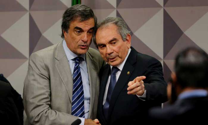 El abogado de la Presidenta, Dilma Rousseff, José Eduardo Cardoso, y el presidente del comité de juicio político, el senador Raymond Lira (PMDB-PB).