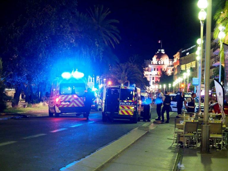 URGENTE: (VIDEO) En Día Nacional de Francia ataque deja más de 70 muertos en Niza