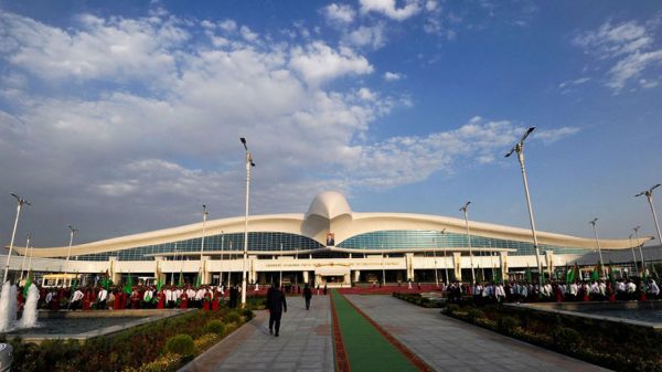 aeropuerto-forma-halcon-turkmenistan-4