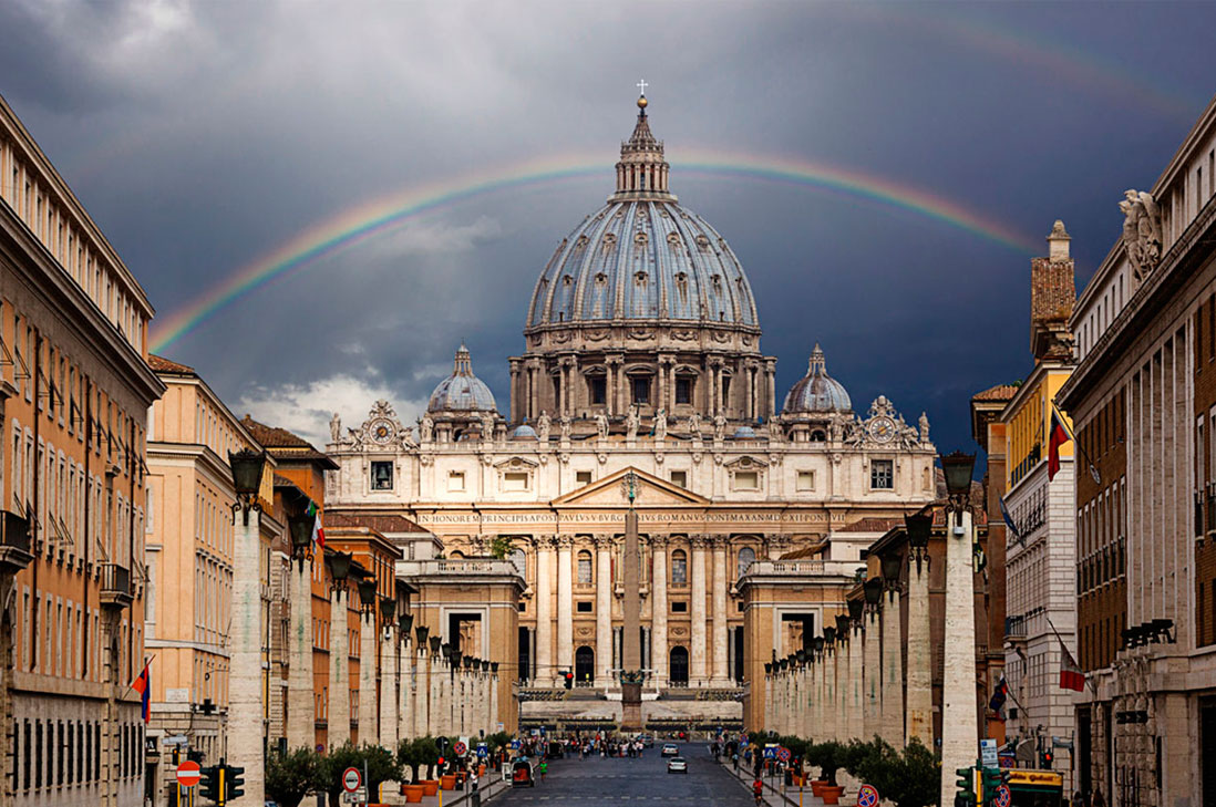 Vaticano y arco iris