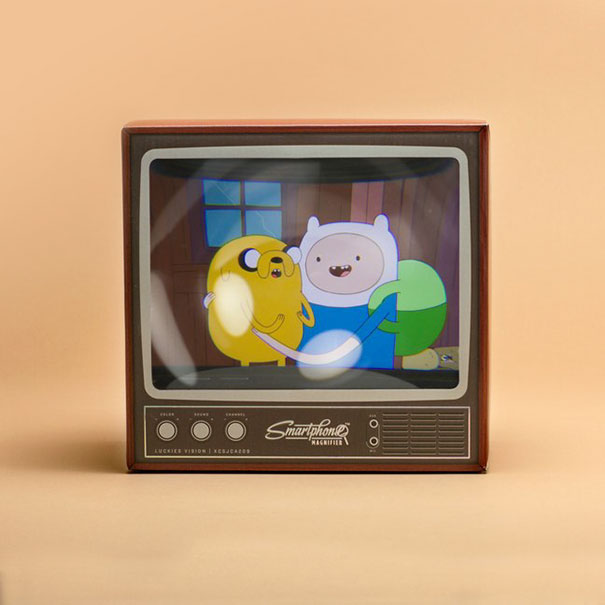 retro-tv-smartphone-magnifier-firebox-3