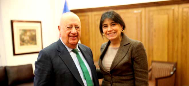 El 24 de junio de 2015, Javiera Blanco, ministra de Justicia, recibió la visita y saludos de Luis Bates.