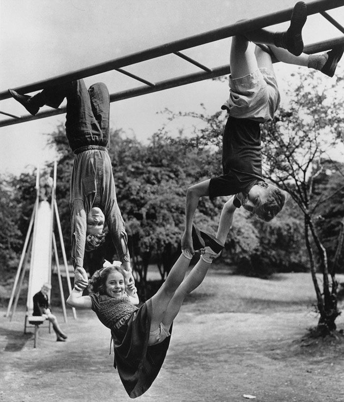 historical-children-playing-photography-59-58ac1a6f80c4b__700