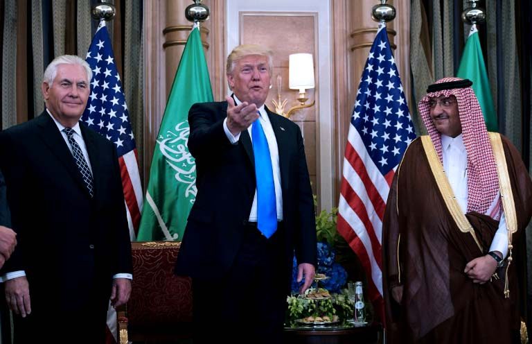 Trump en visita a Arabia Saudí le vende US$110 mil millones en armas a la monarquía petrolera