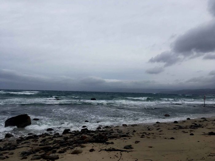 Playa sector Punta Fraile, Algarrobo, prácticamente desapareció por  el fuerte oleaje.
