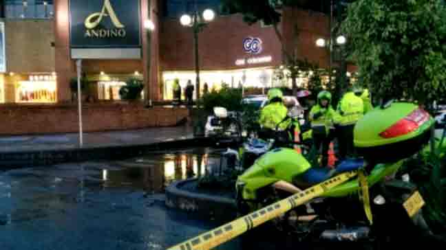 Colombia: Tres mujeres muertas por explosión en centro comercial de Bogotá. Presidente dice que es un atentado