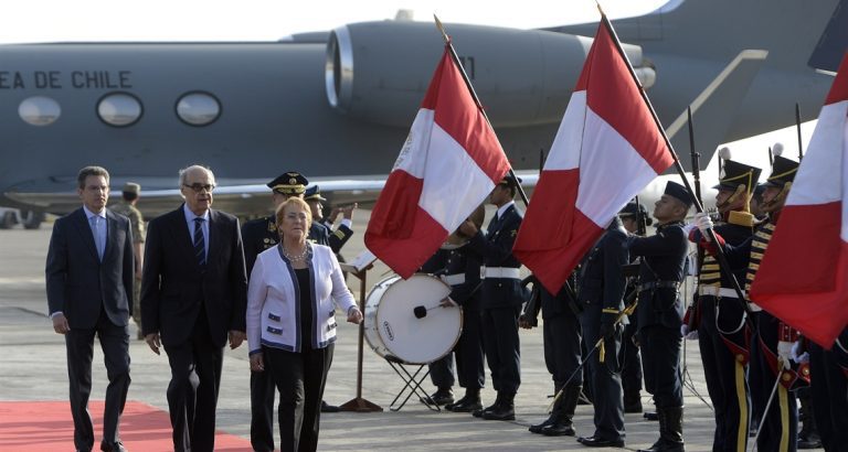 Presidenta Bachelet llega a Lima para participar del I Gabinete Binacional de Ministros Chile-Perú