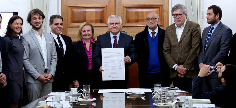 Interior, Laboratorio de Gobierno y BID firman convenio con alcaldes para conocer percepción de seguridad a nivel local