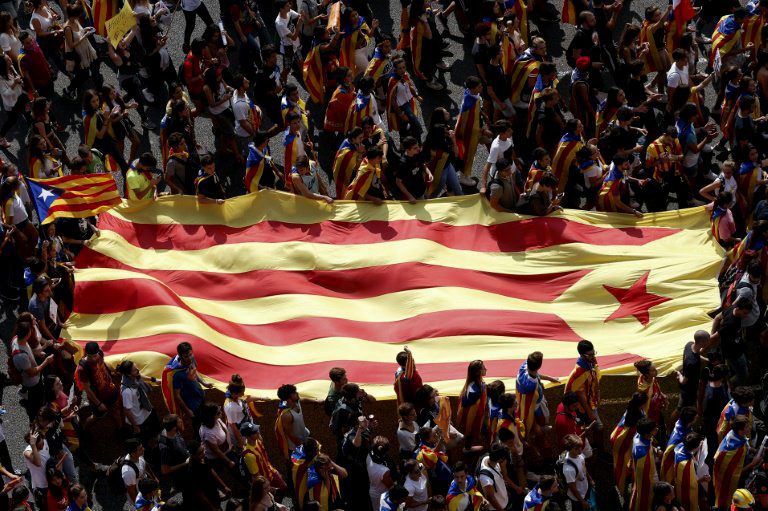 Cataluña: Madrid ordena la clausura de 1.300 centros de votación previstos para re referéndum
