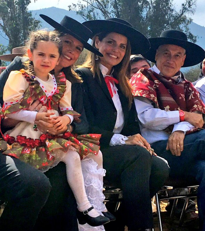 Piñera junto a la candidata a senadora la ex actriz Andrea Molina (UDI).