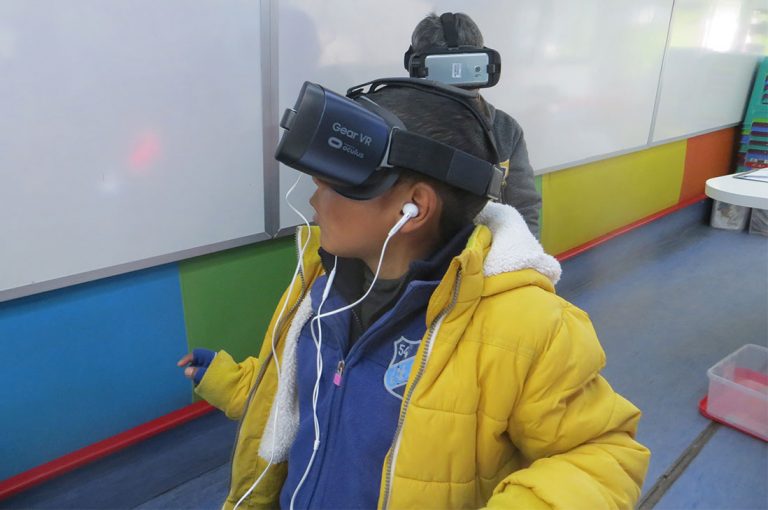 Alumnos con discapacidades auditivas mejorarán su experiencia de aprendizaje utilizando Realidad Virtual
