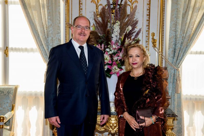 La embajadora de Chile, Marcia Covarrubias con el Príncipe Alberto de Monaco, luego de la entrega de "Cartas Credenciales",en Montecarlo.