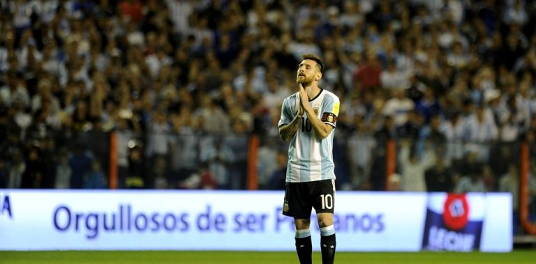 La maldición de Sampaoli: Argentina no logra ganar y queda al borde del abismo…