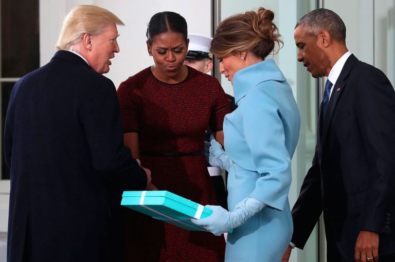 Michelle Obama rompió el silencio y aclaró el misterioso regalo que le dio Melania Trump