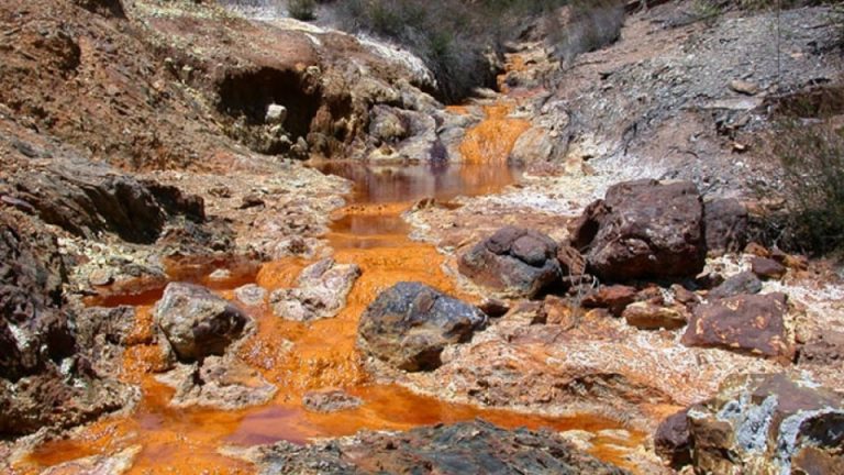 OCEANA publica impactante denuncia: “Países como Chile todavía arrojan desechos tóxicos de minas en el mar. ¿Pueden parar?”