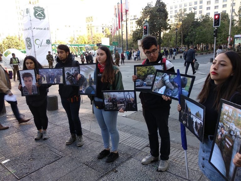 Estudiantes de la Feusach protestan por violencia excesiva de Carabineros y piden retirar retén de su universidad