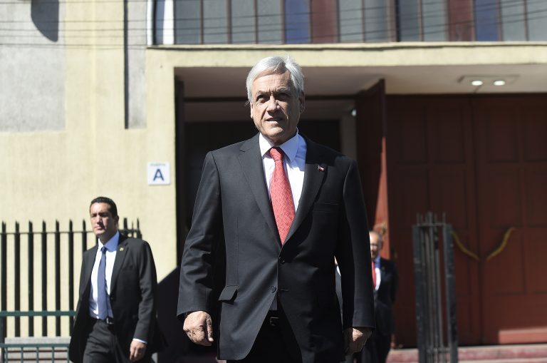 Encuesta Cadem desmantela estrategia del Presidente Piñera: Llega a su mínimo histórico